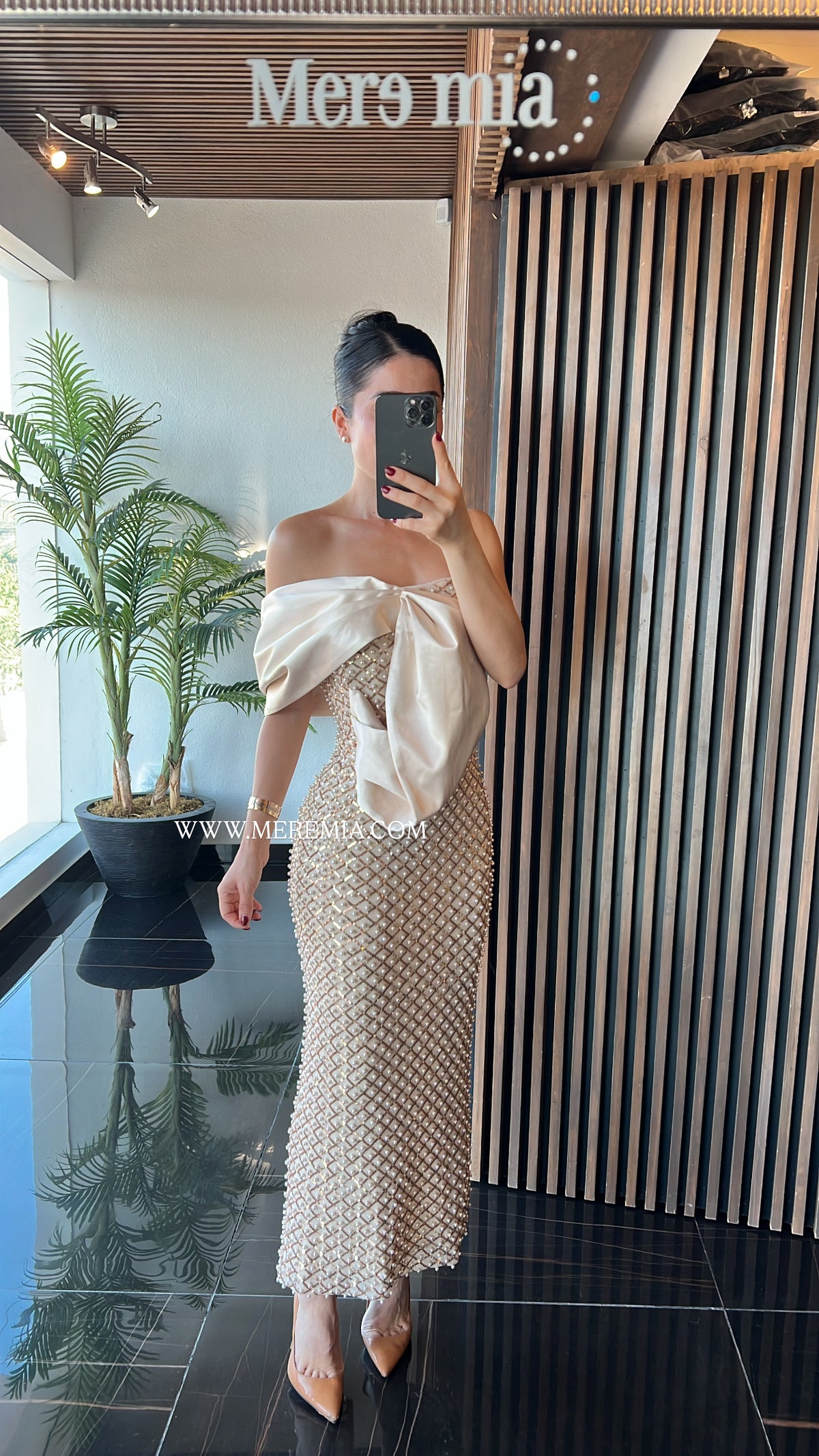 Vestido beige perlas sat