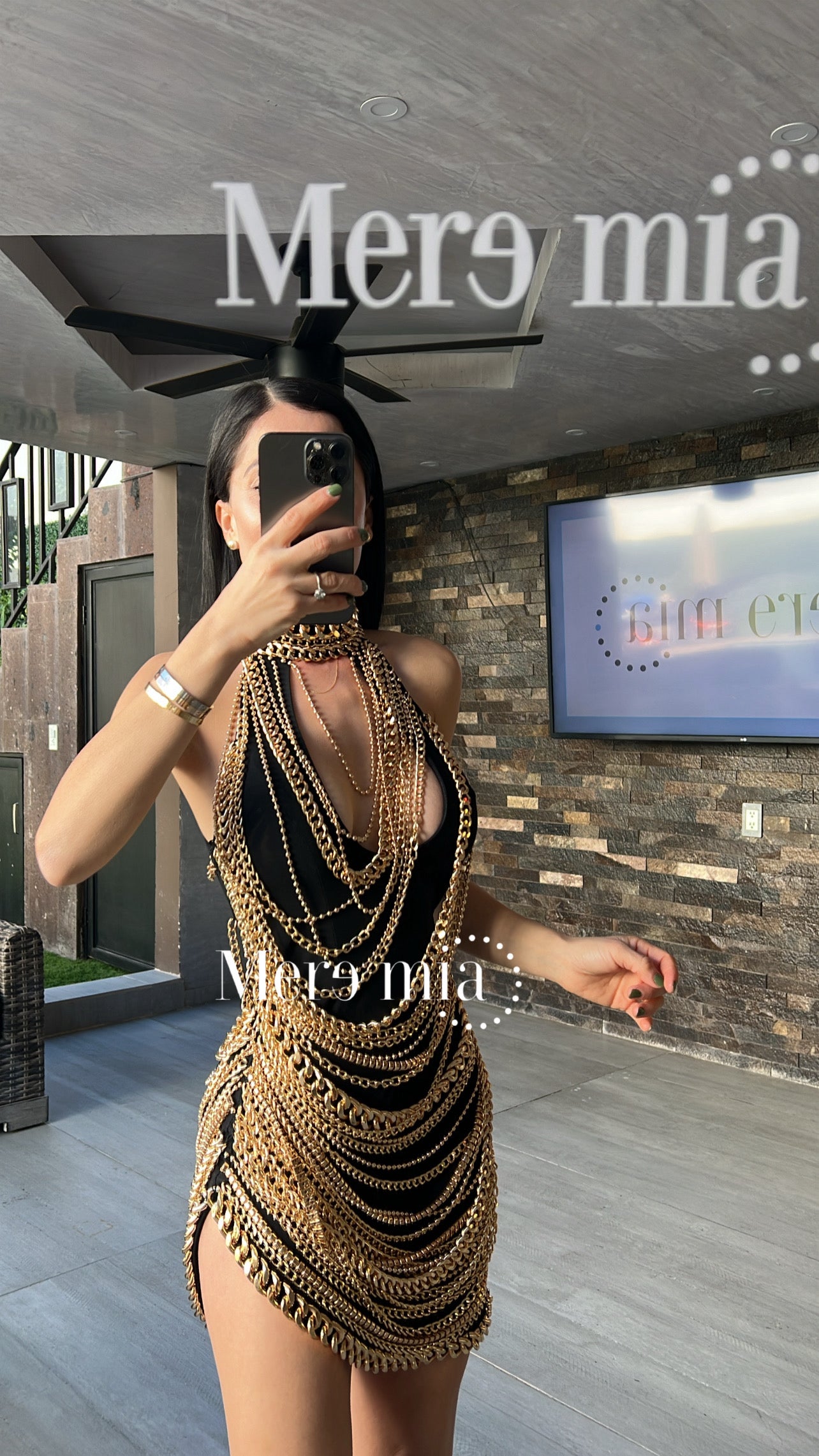 Vestido negro cadenas