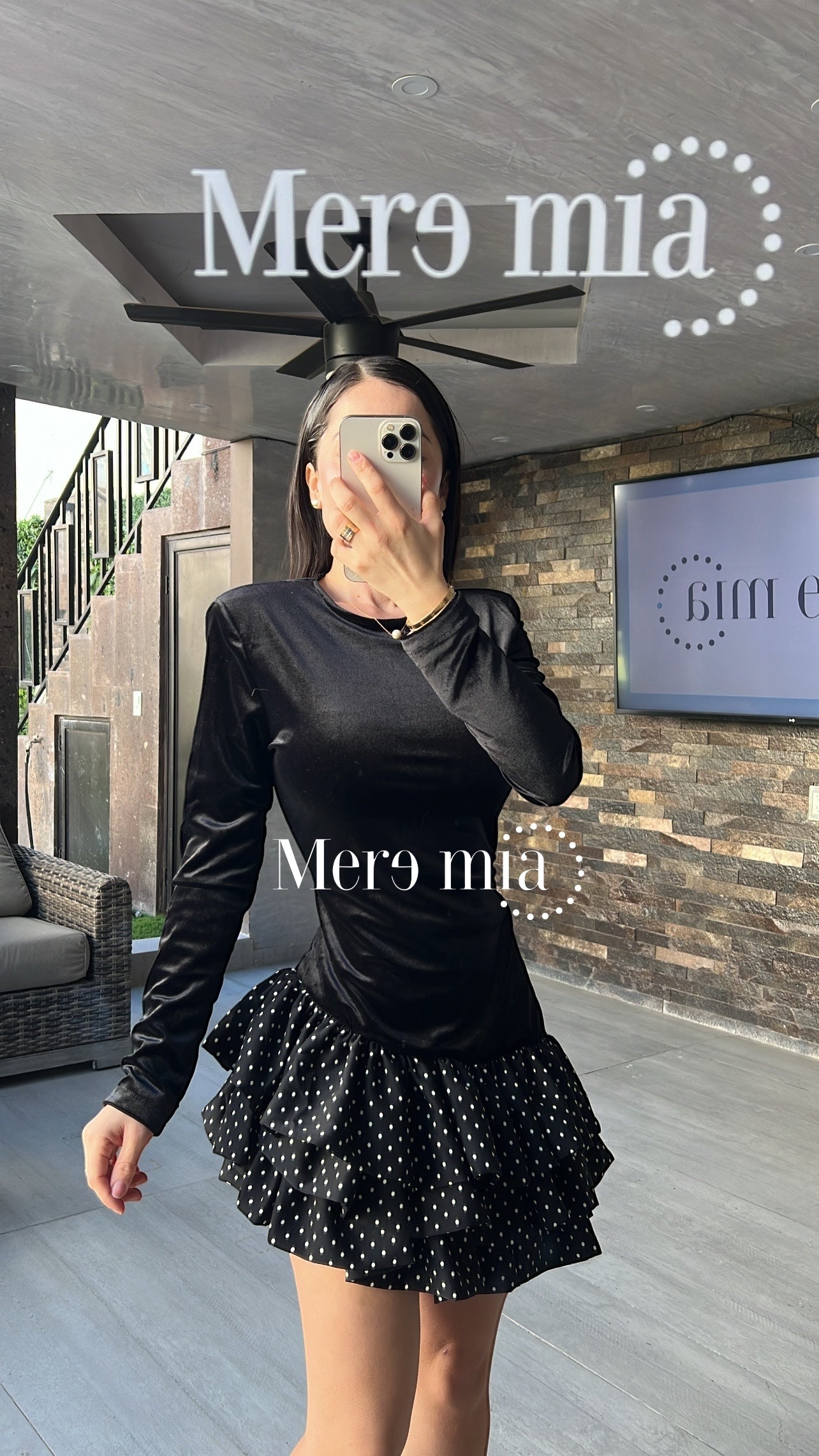 Vestido negro bolas