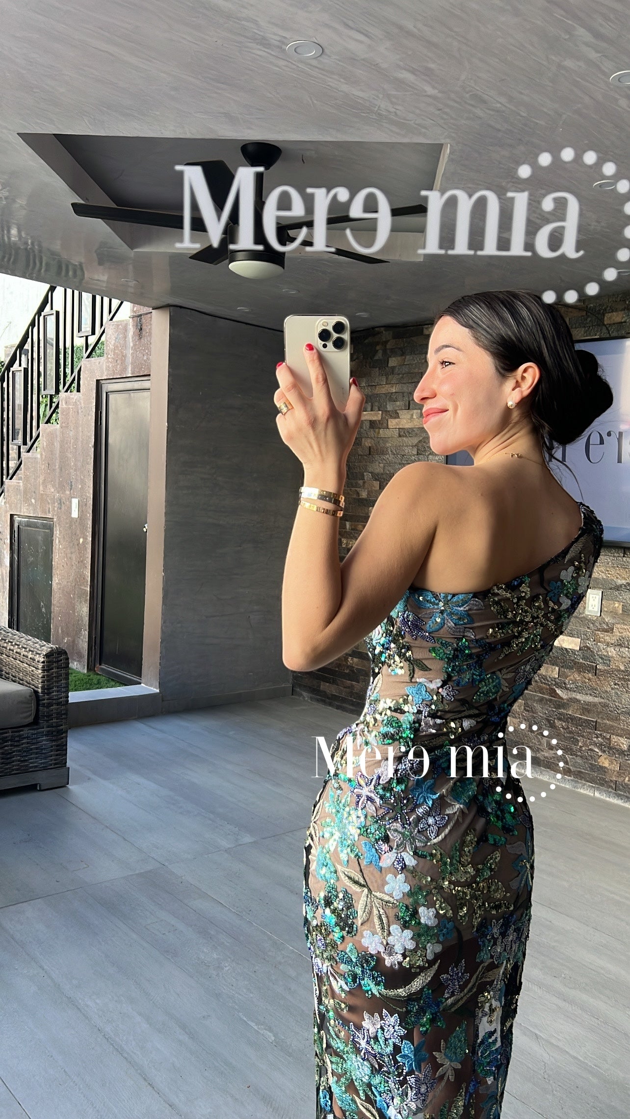 Vestido flores bordado hombro