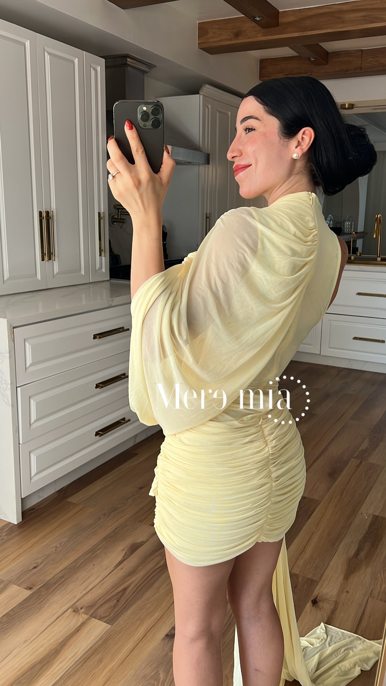 Vestido corto plisado estola