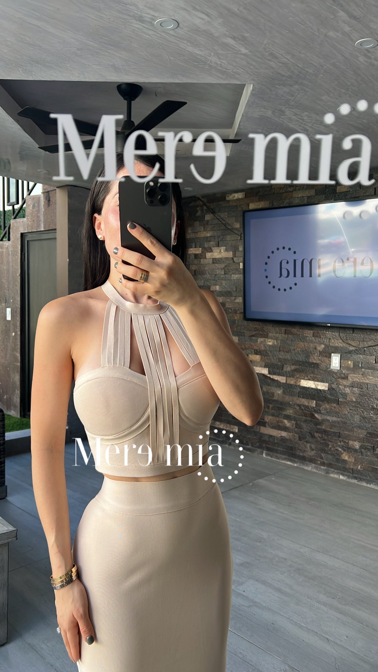Top beige cuello