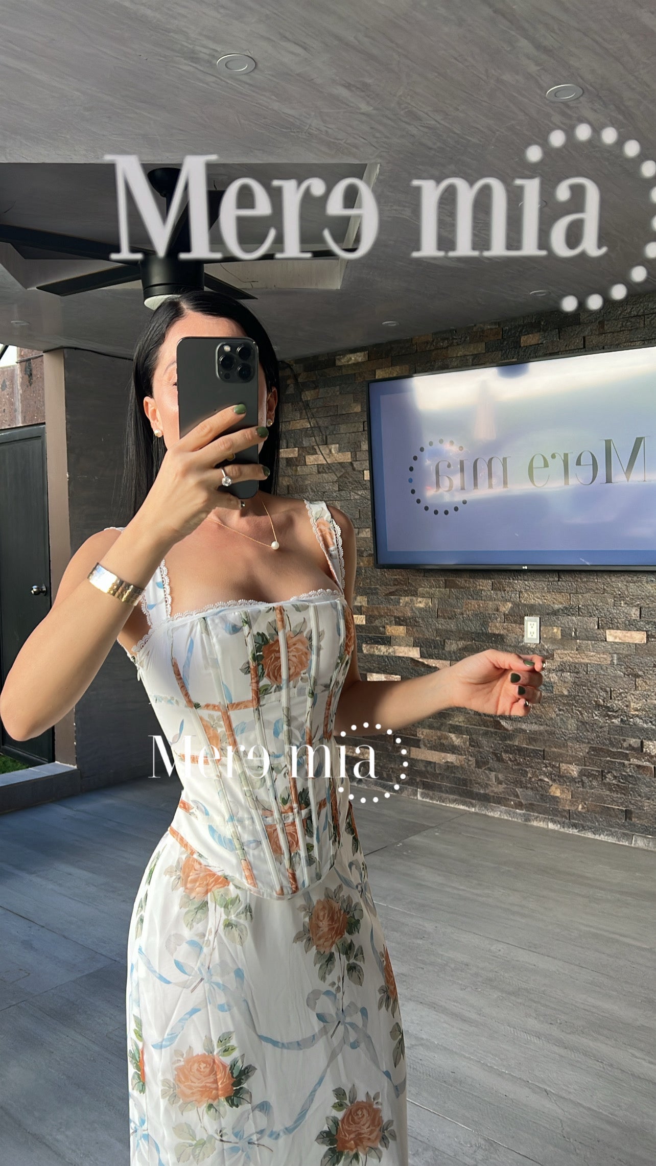 Blanco flor am hombros