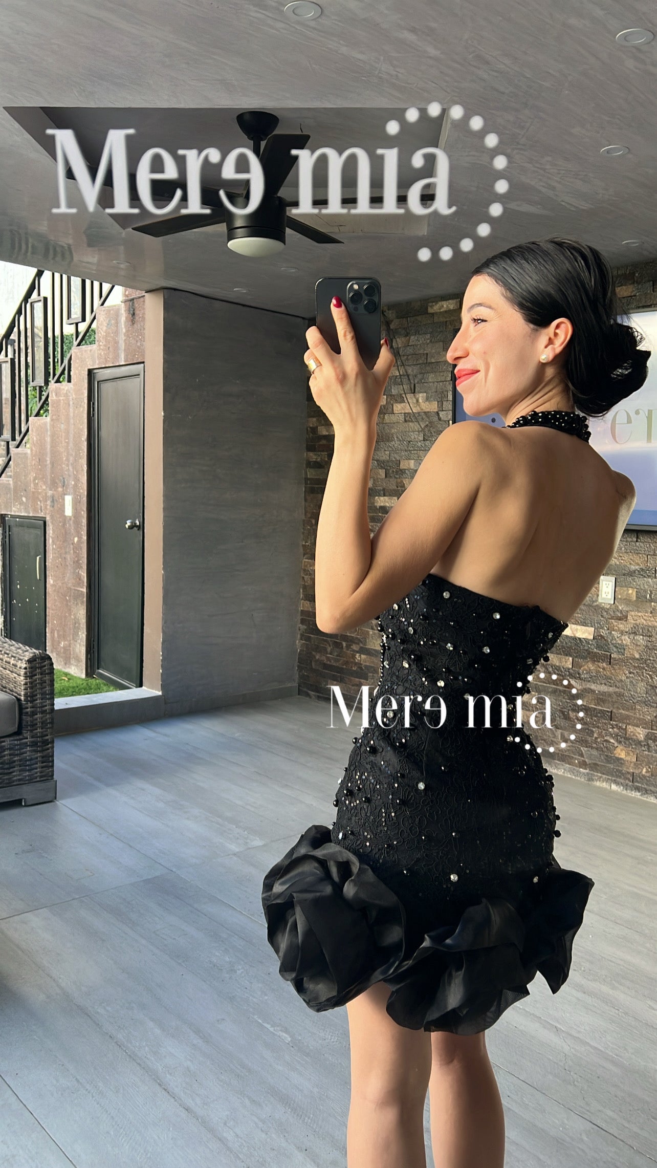 Vestido negro perlas flores