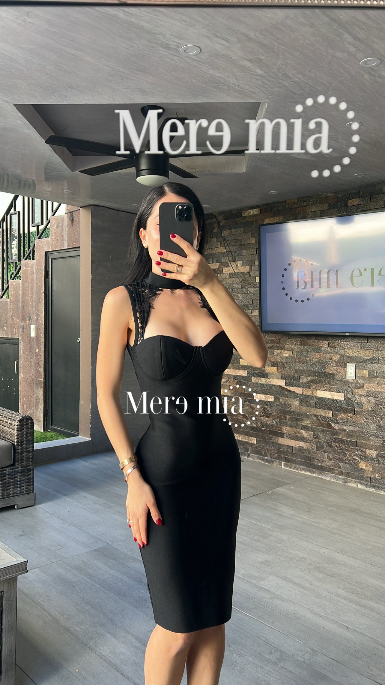 Vestido negro cuello encaje