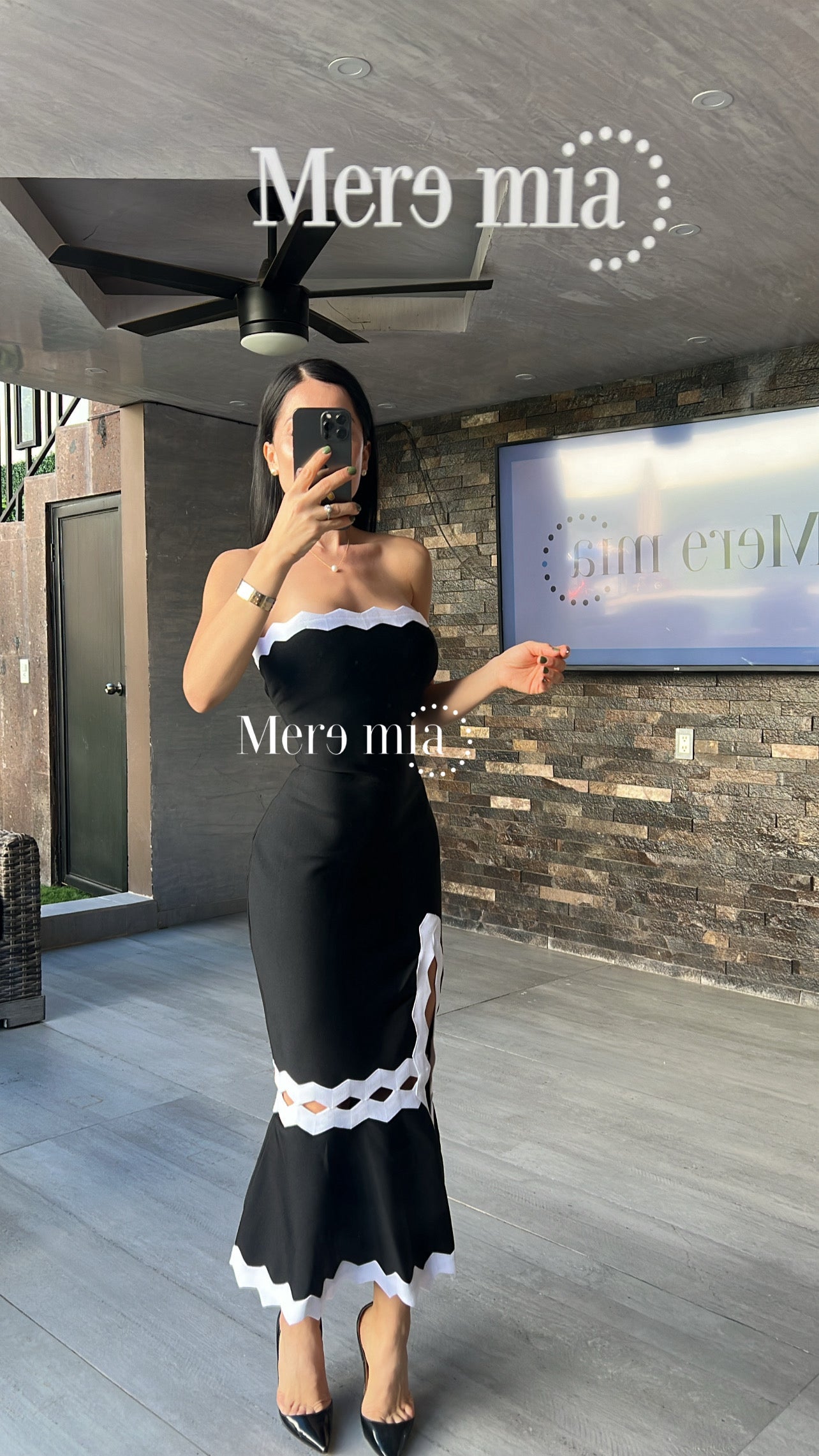 Vestido negro ruff blanco