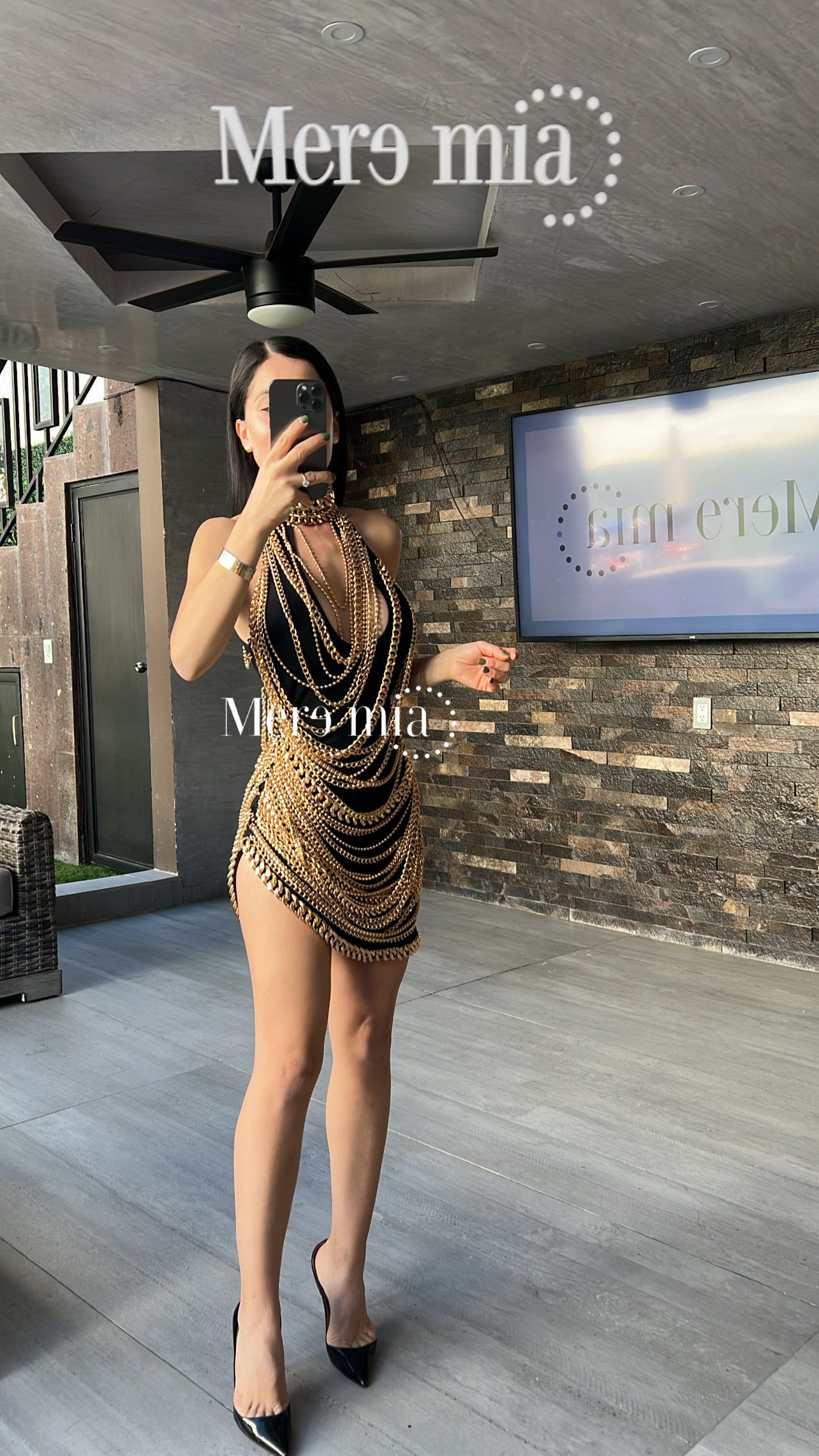 Vestido negro cadenas