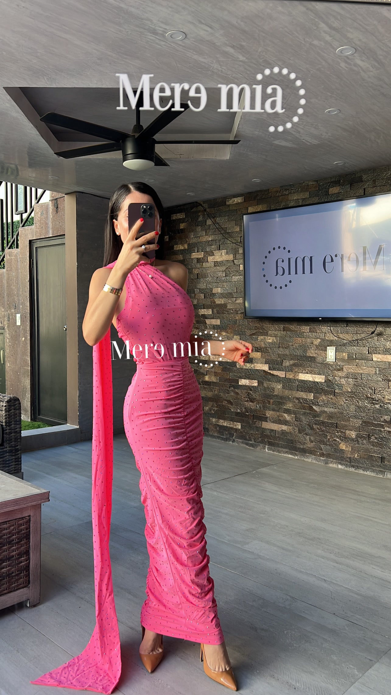 Vestido rosa plisado cuello