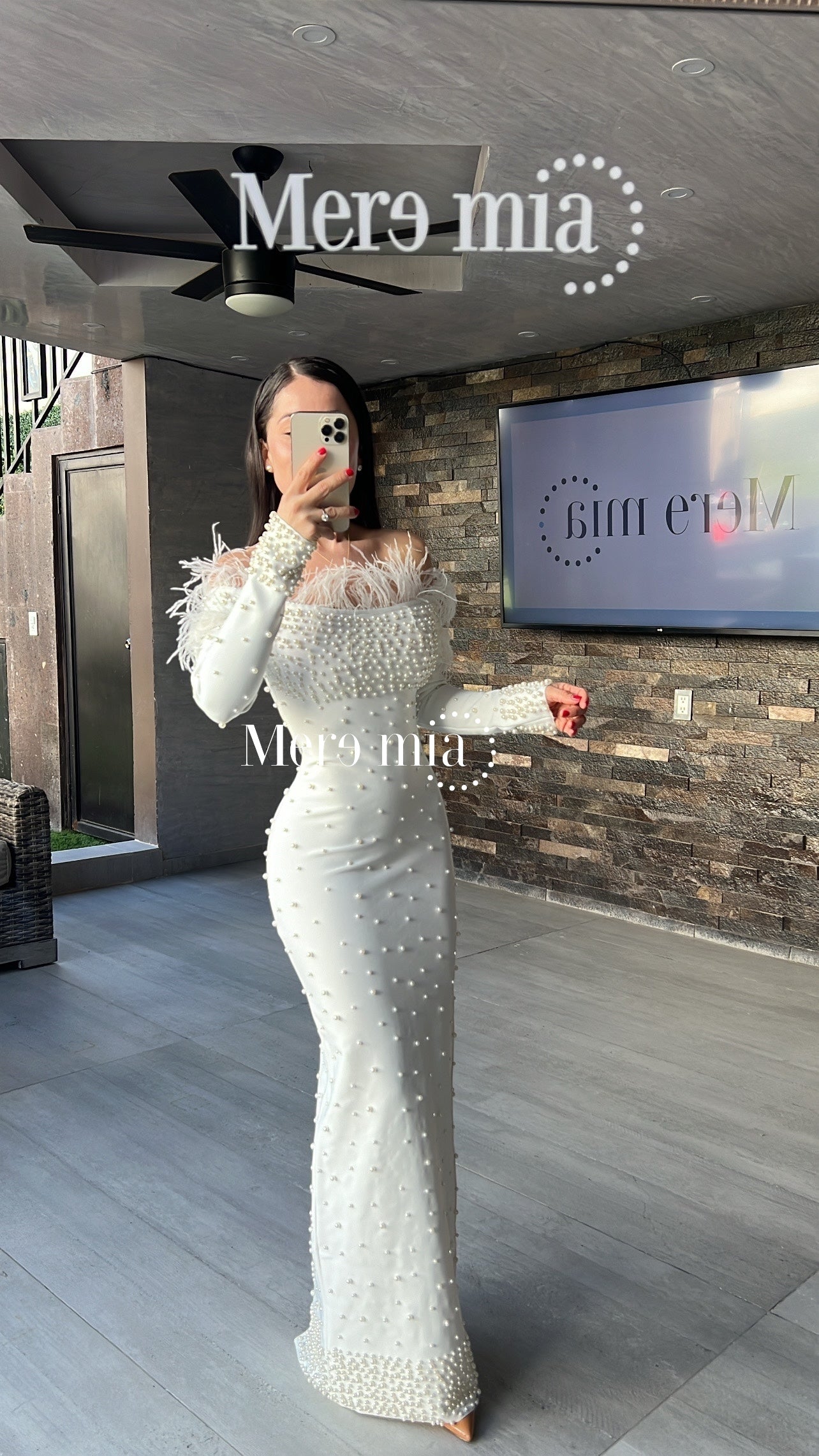 vestido blanco largo plumas