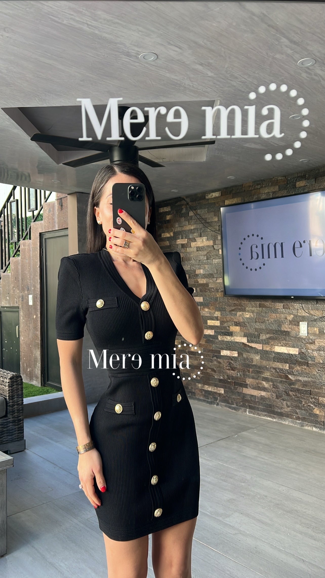 Vestido negro botones V