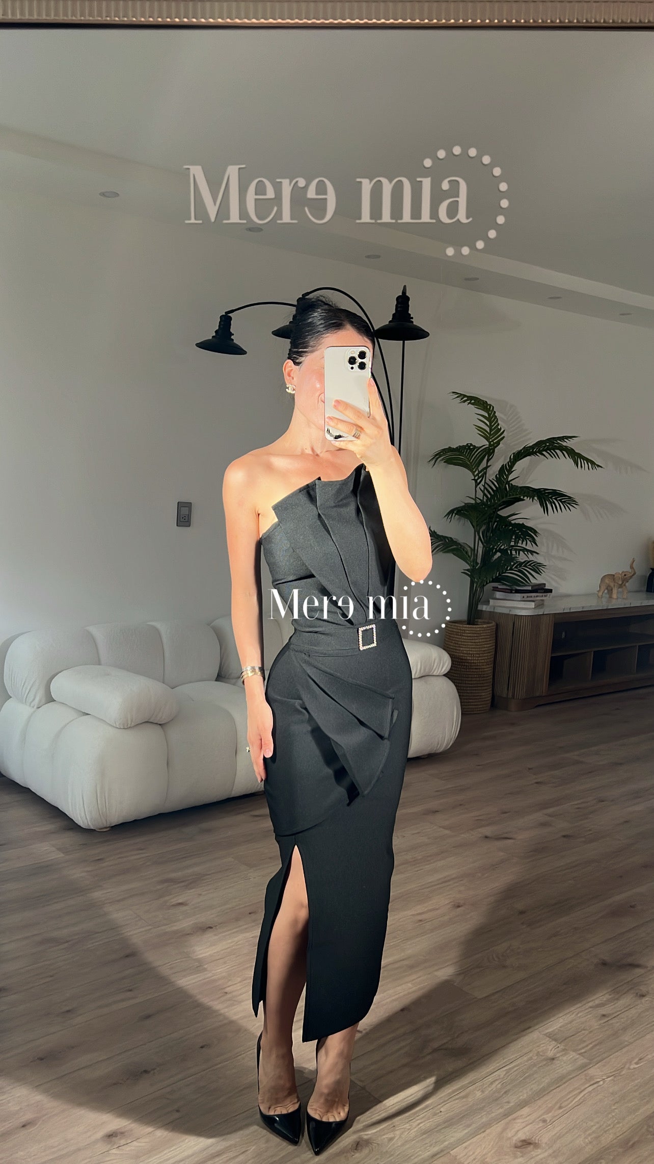 Vestido negro strapless con cintó