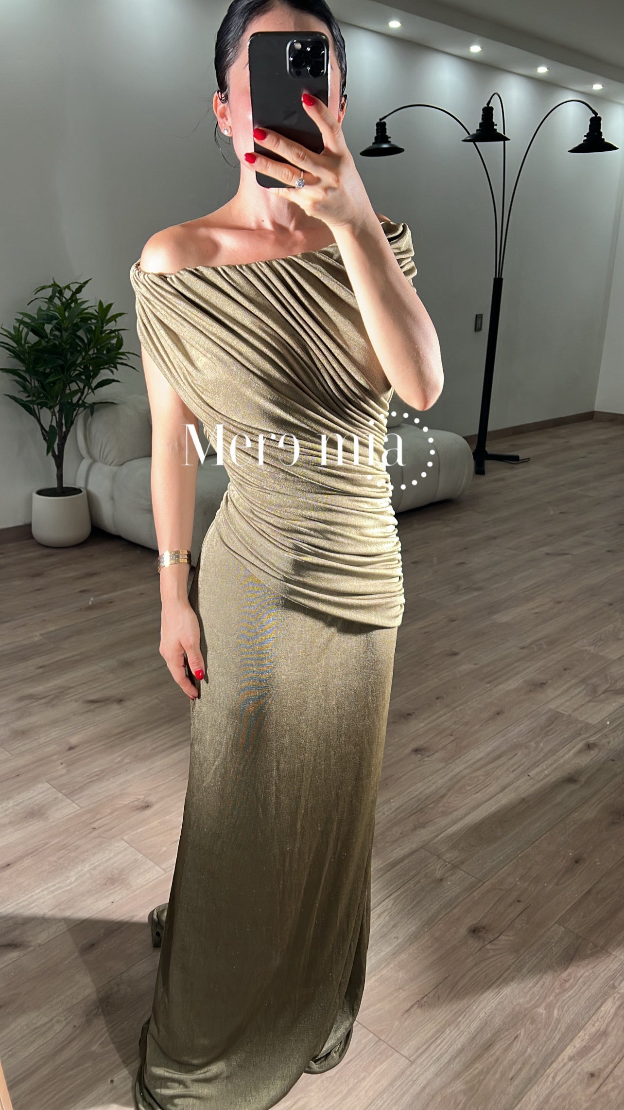 Vestido plisado en hombros liso