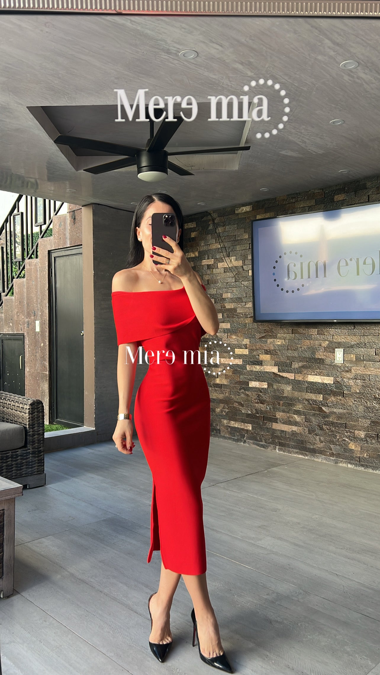 Vestido rojo hombros olan