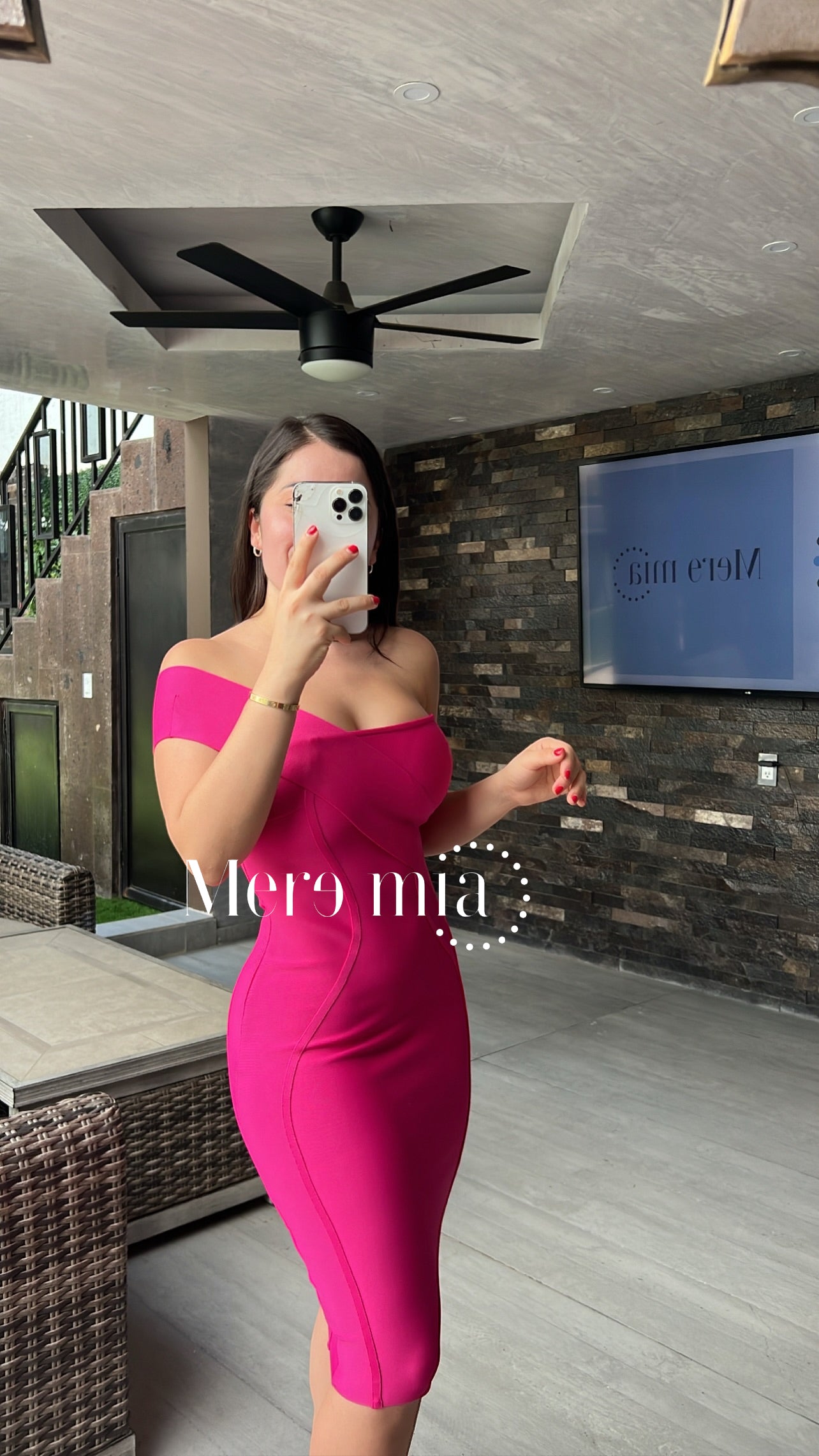 Vestido rosa fucsia hombro