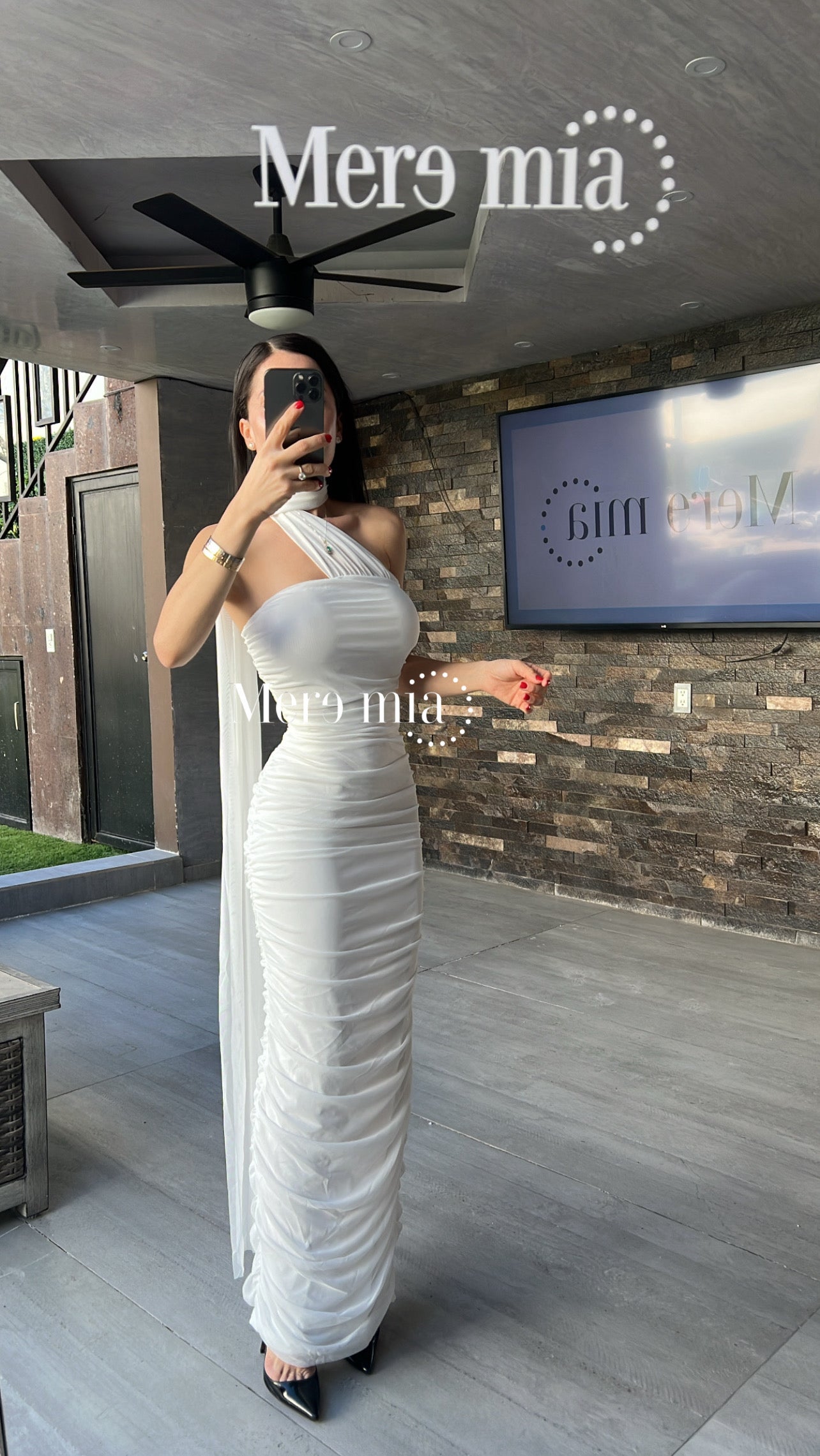 Vestido blanco plisado cuello