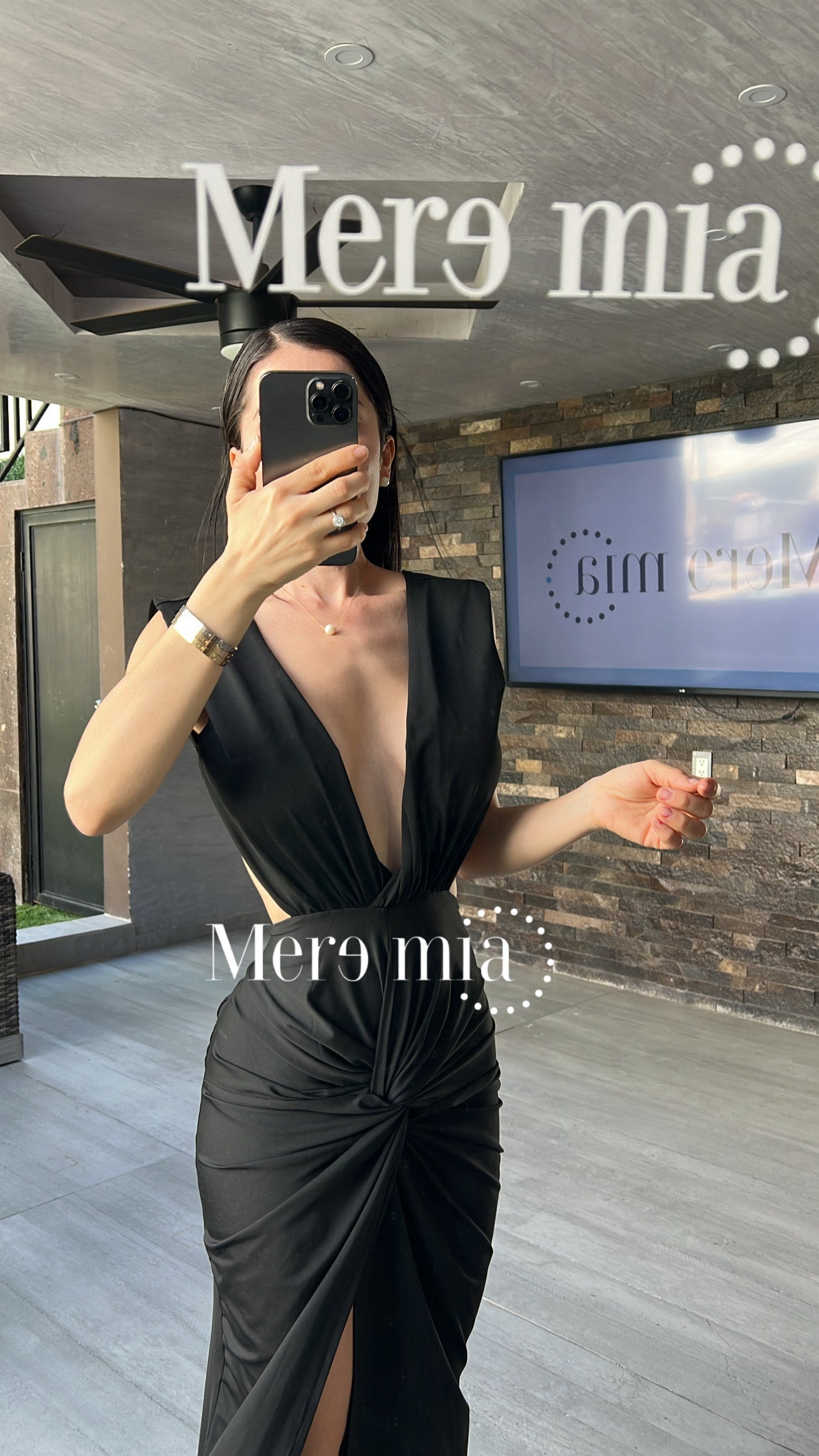 Vestido negro  escote en V y stretch
