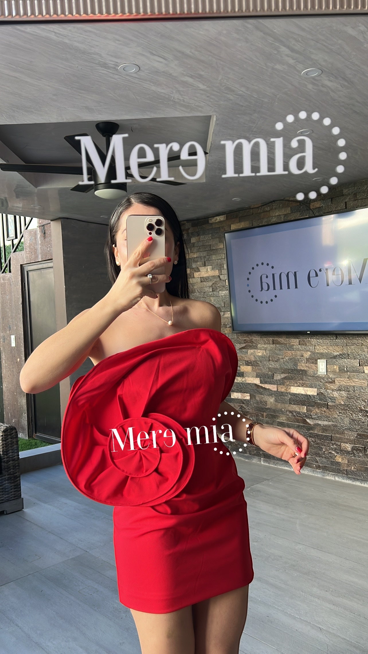 Vestido rojo flor lado