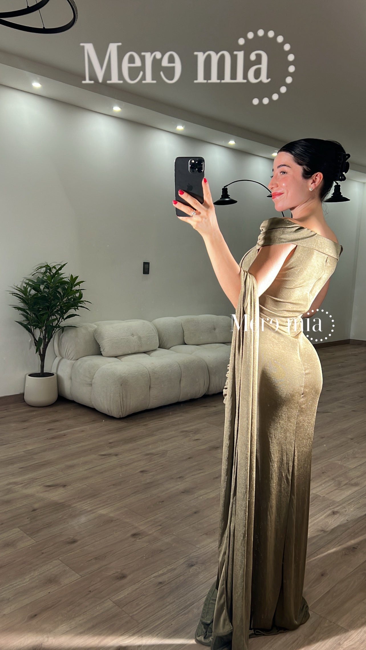 Vestido plisado en hombros liso