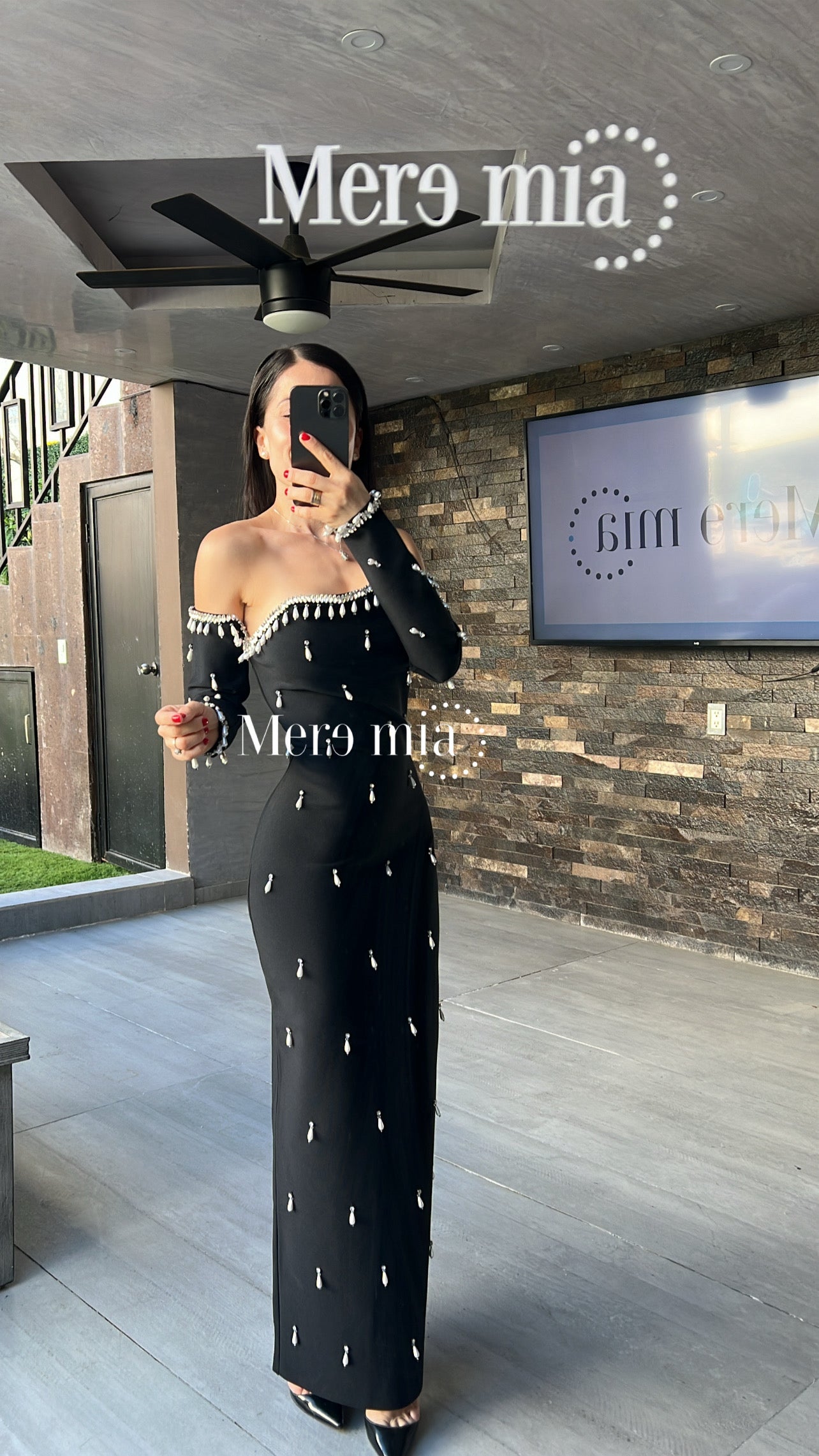 Vestido negro gotas hombros