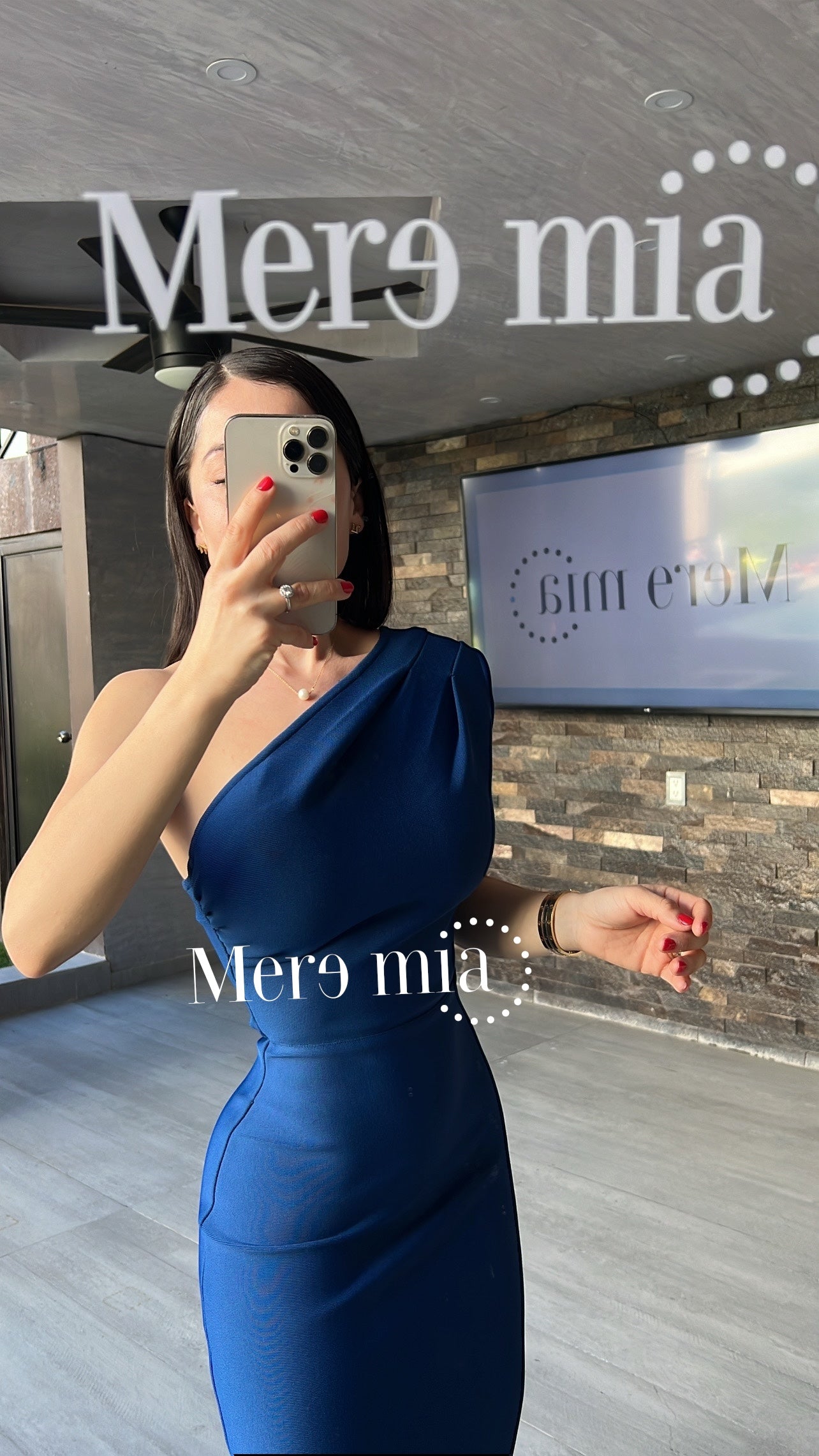 Vestido azul hombro