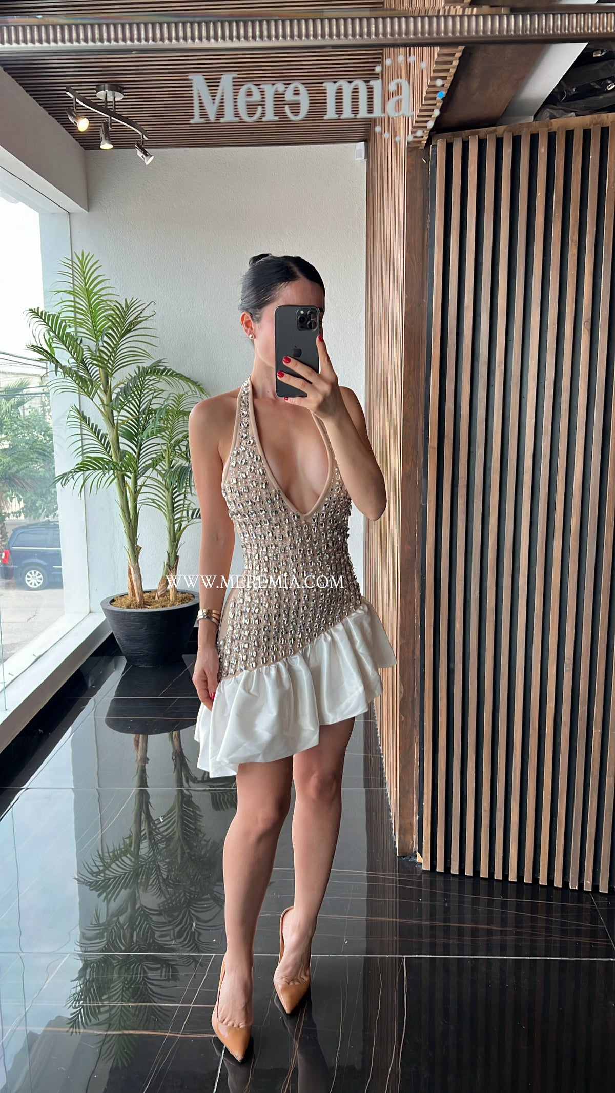 Vestido beige apl Olán abajo