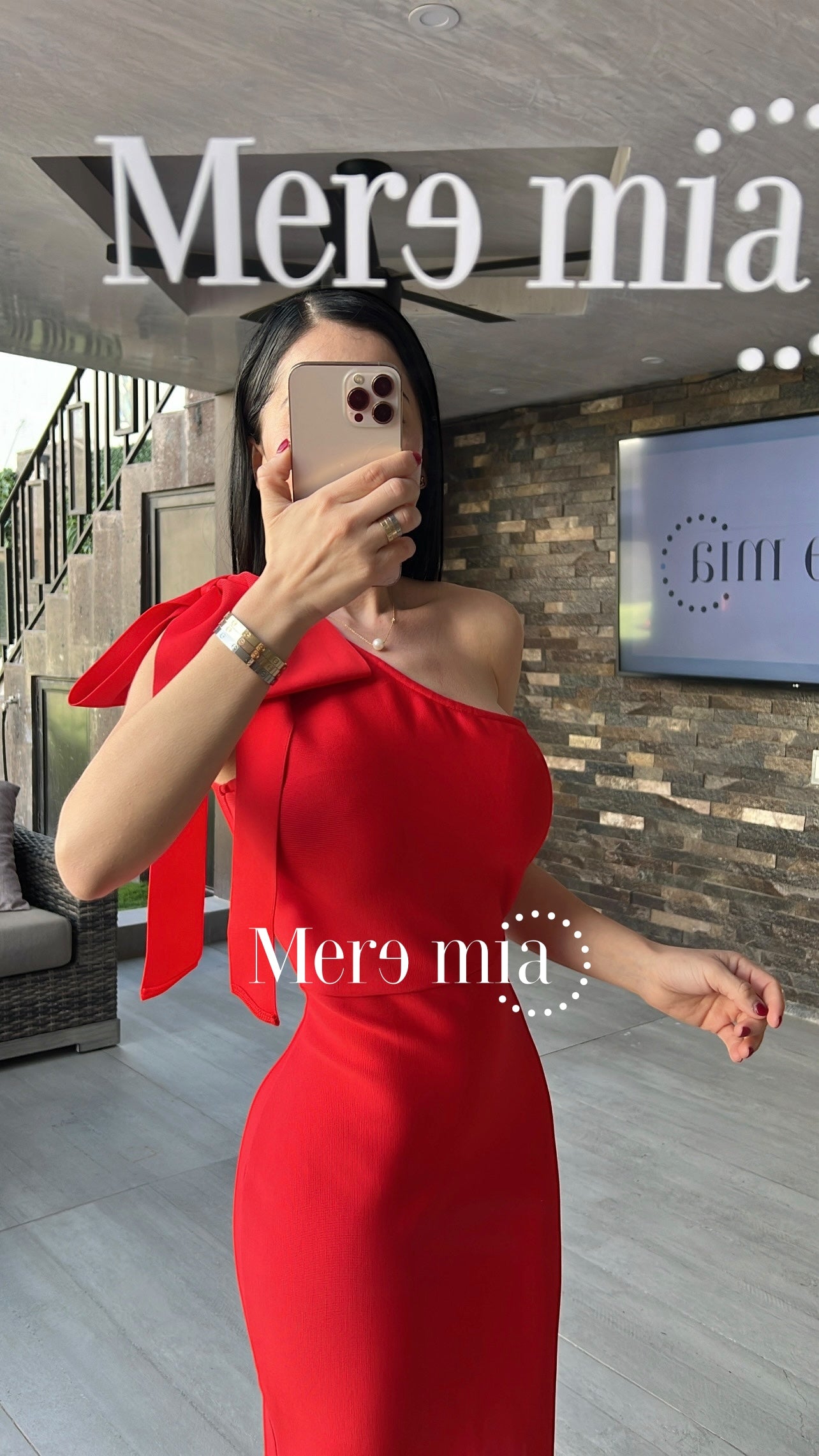 Vestido rojo hombro moño