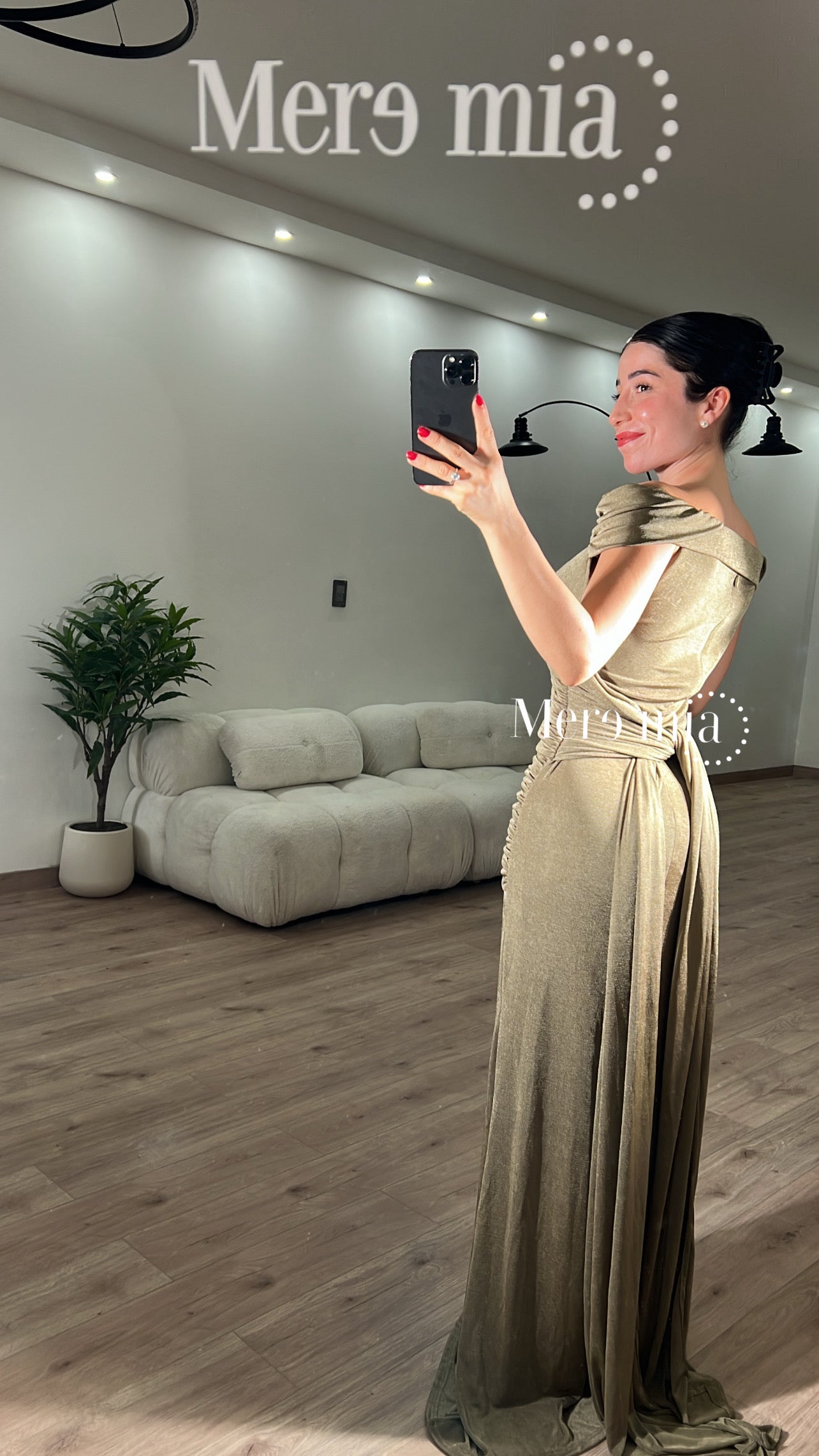 Vestido plisado en hombros liso