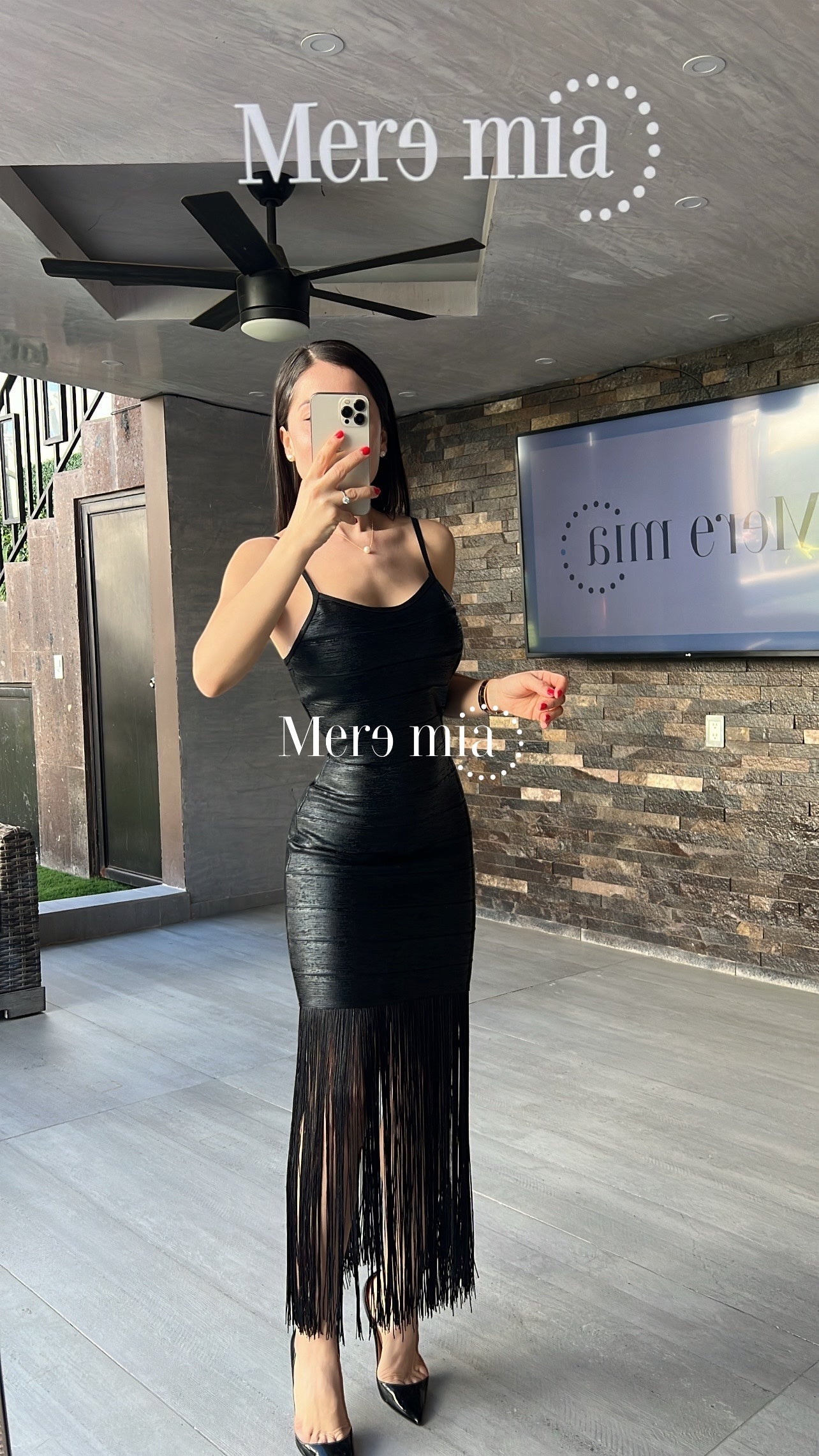 Vestido negro metalico barbas