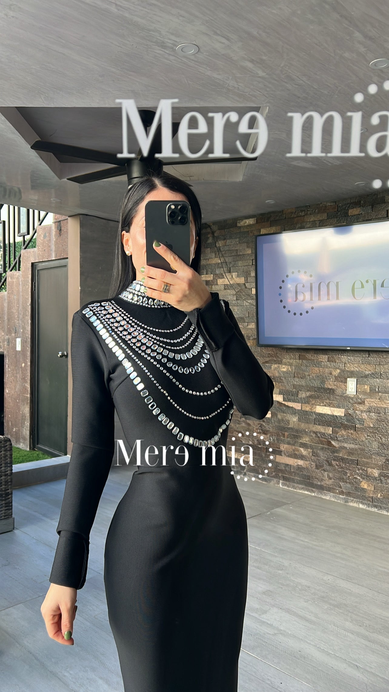 Vestido negro collar cuello