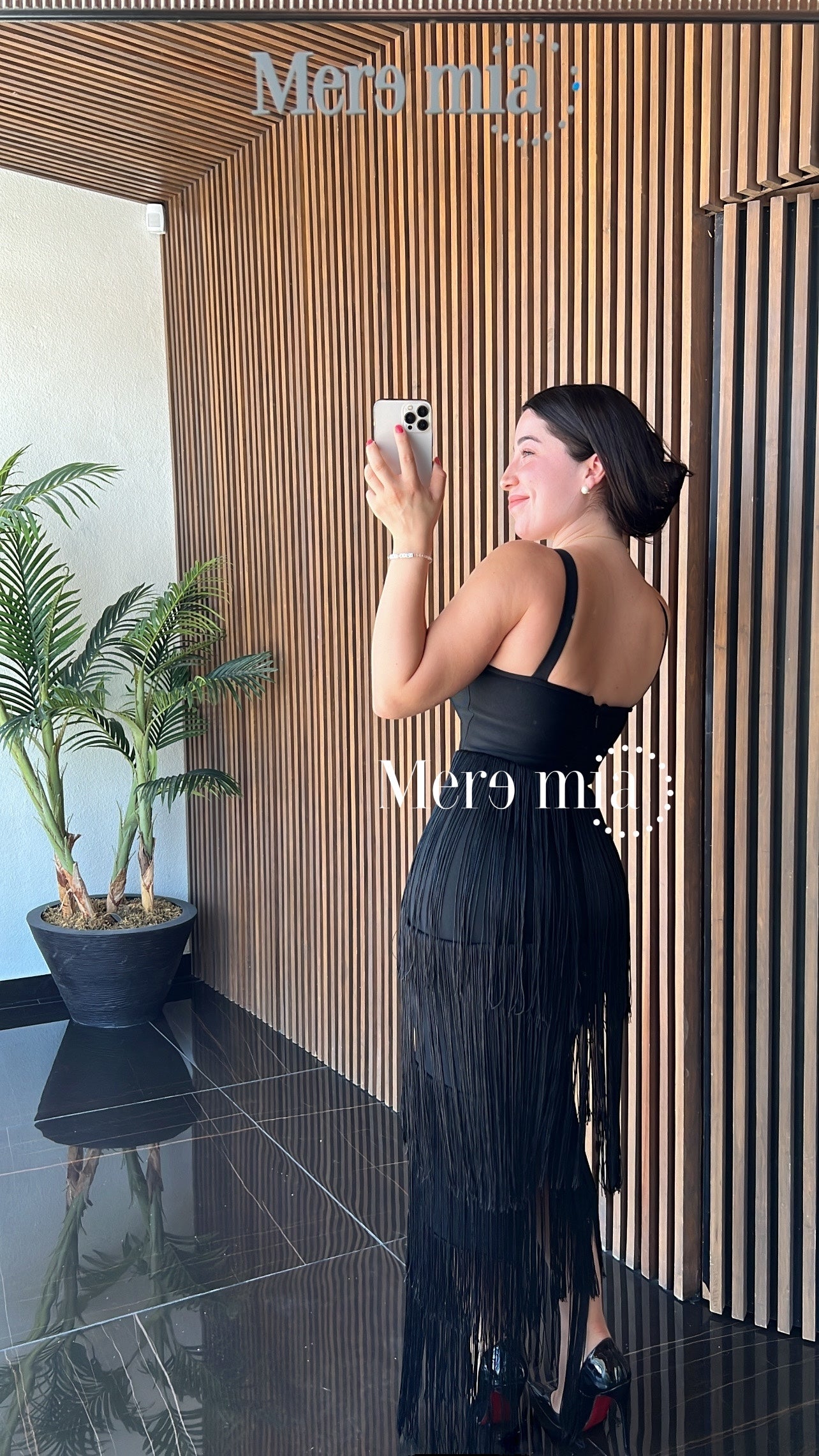 Vestido negro barbas copas