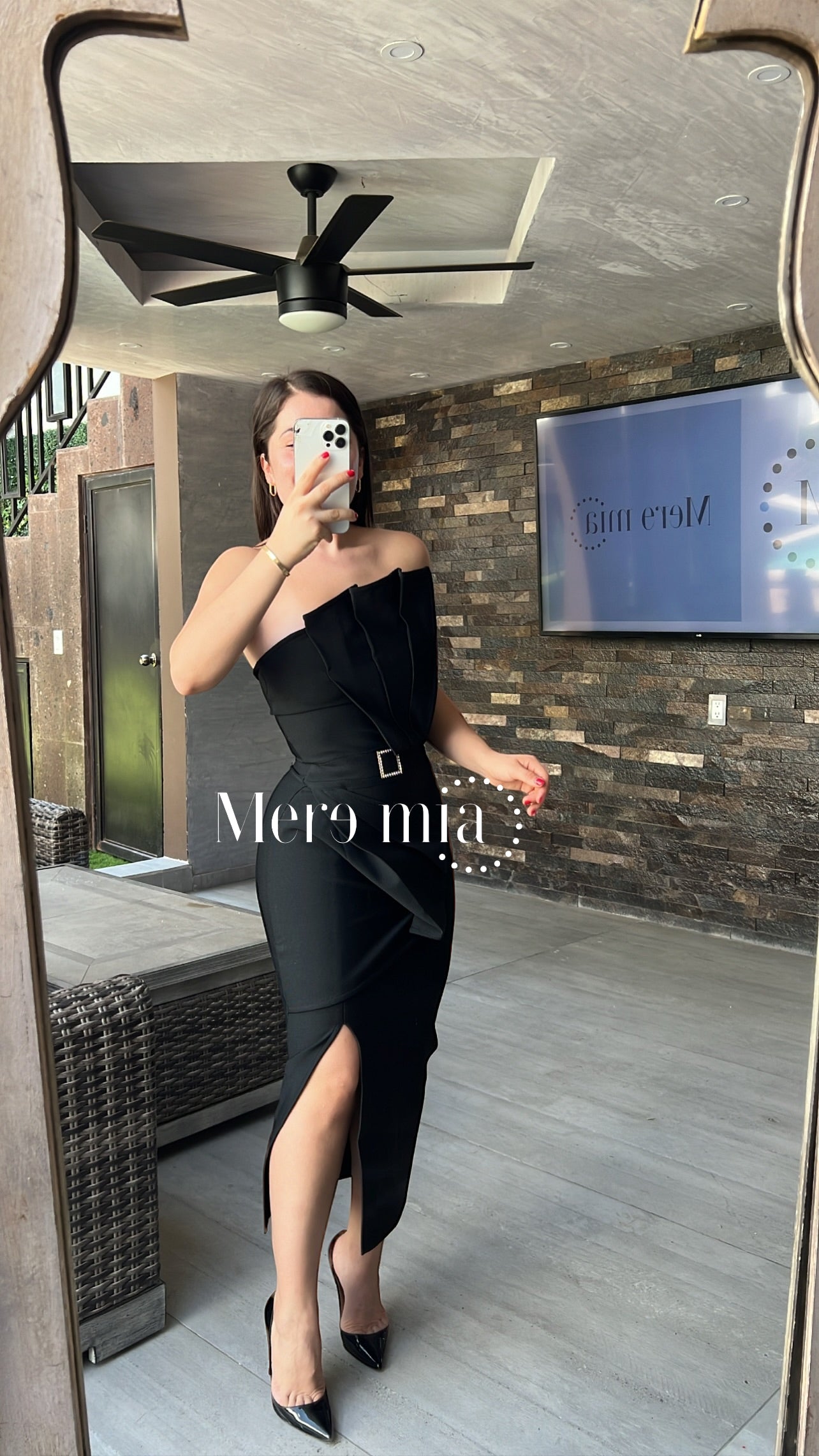 Vestido negro strapless con cintó