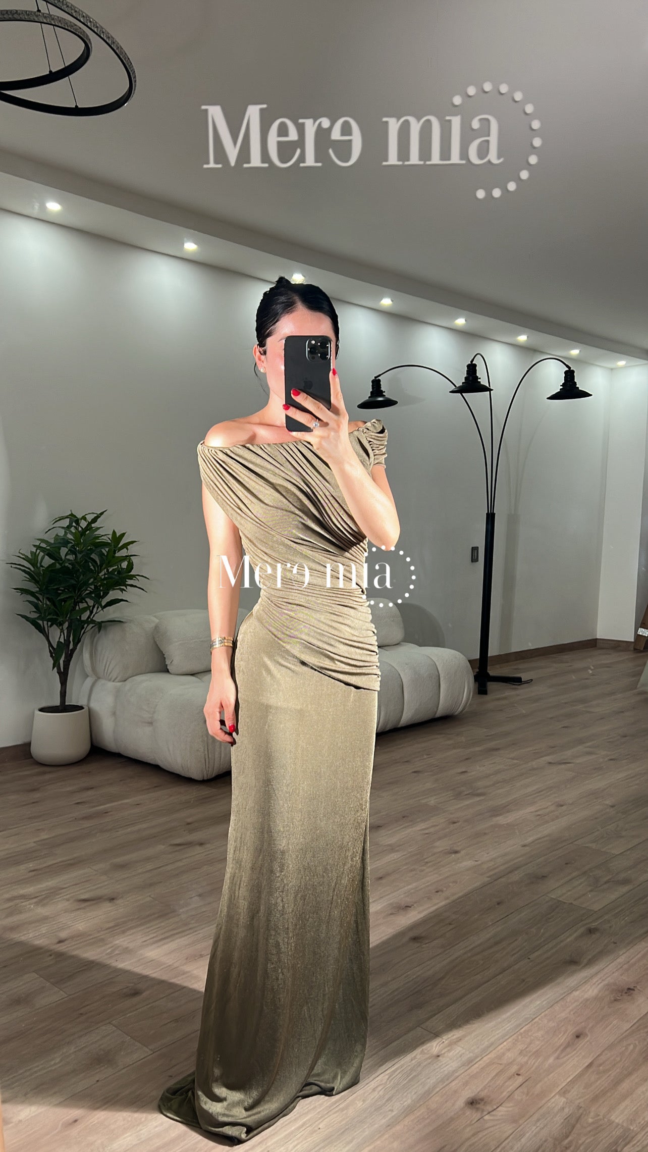 Vestido plisado en hombros liso