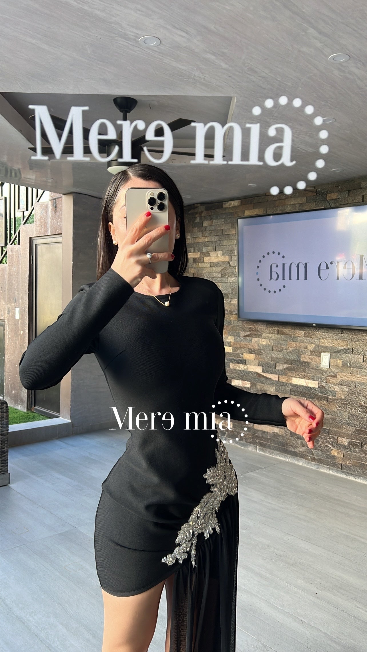 Vestido negro flores plata malla