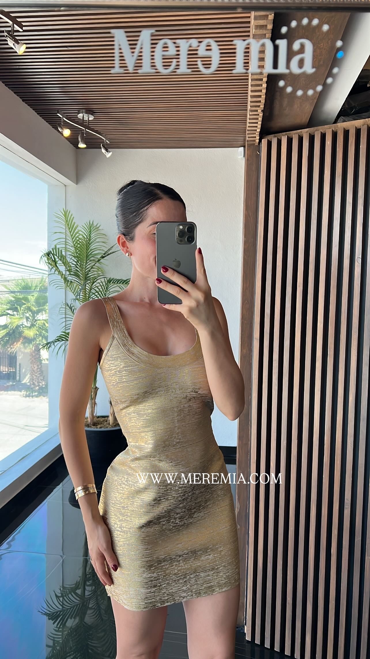 Vestido dorado corto U