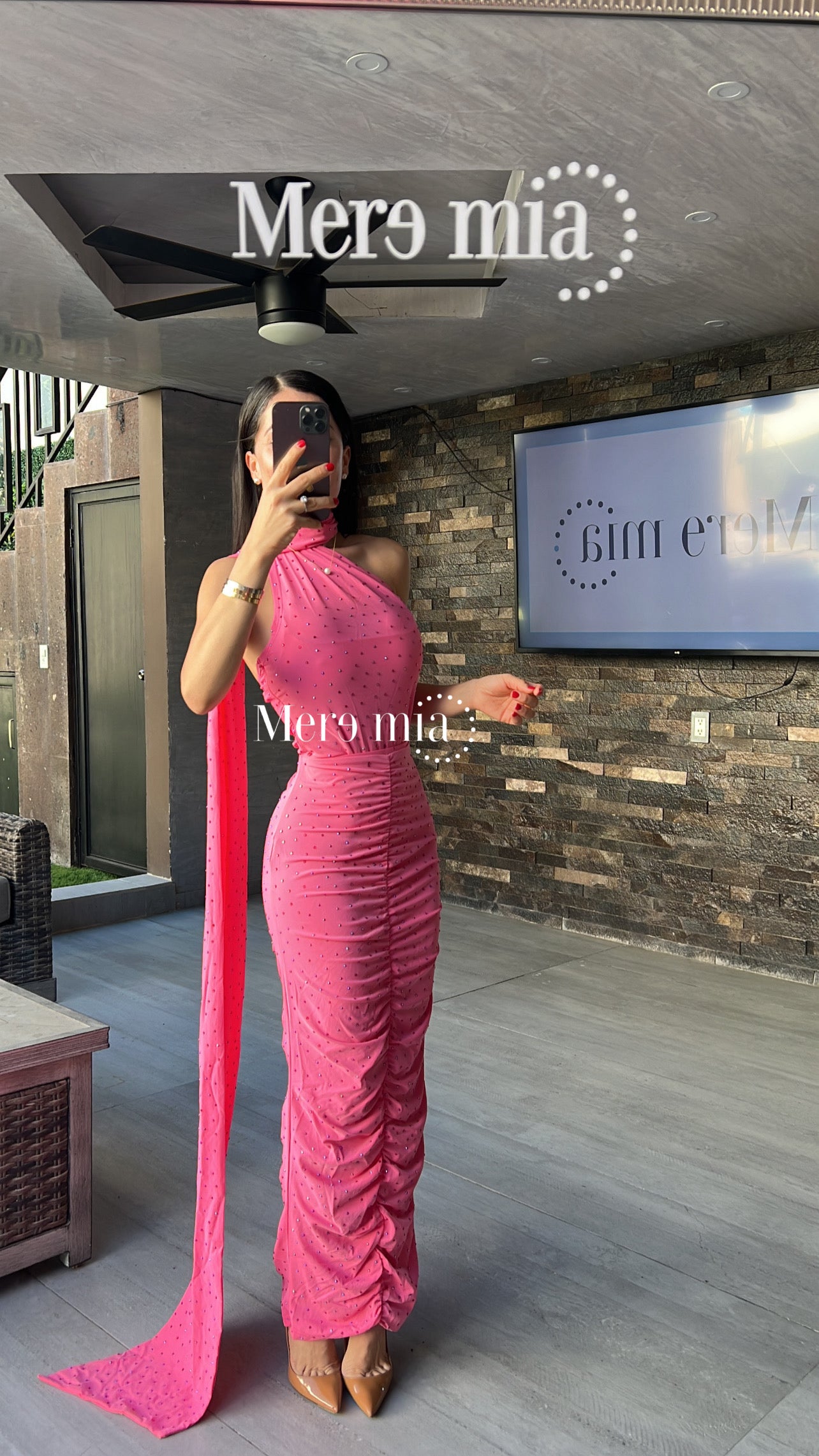 Vestido rosa plisado cuello