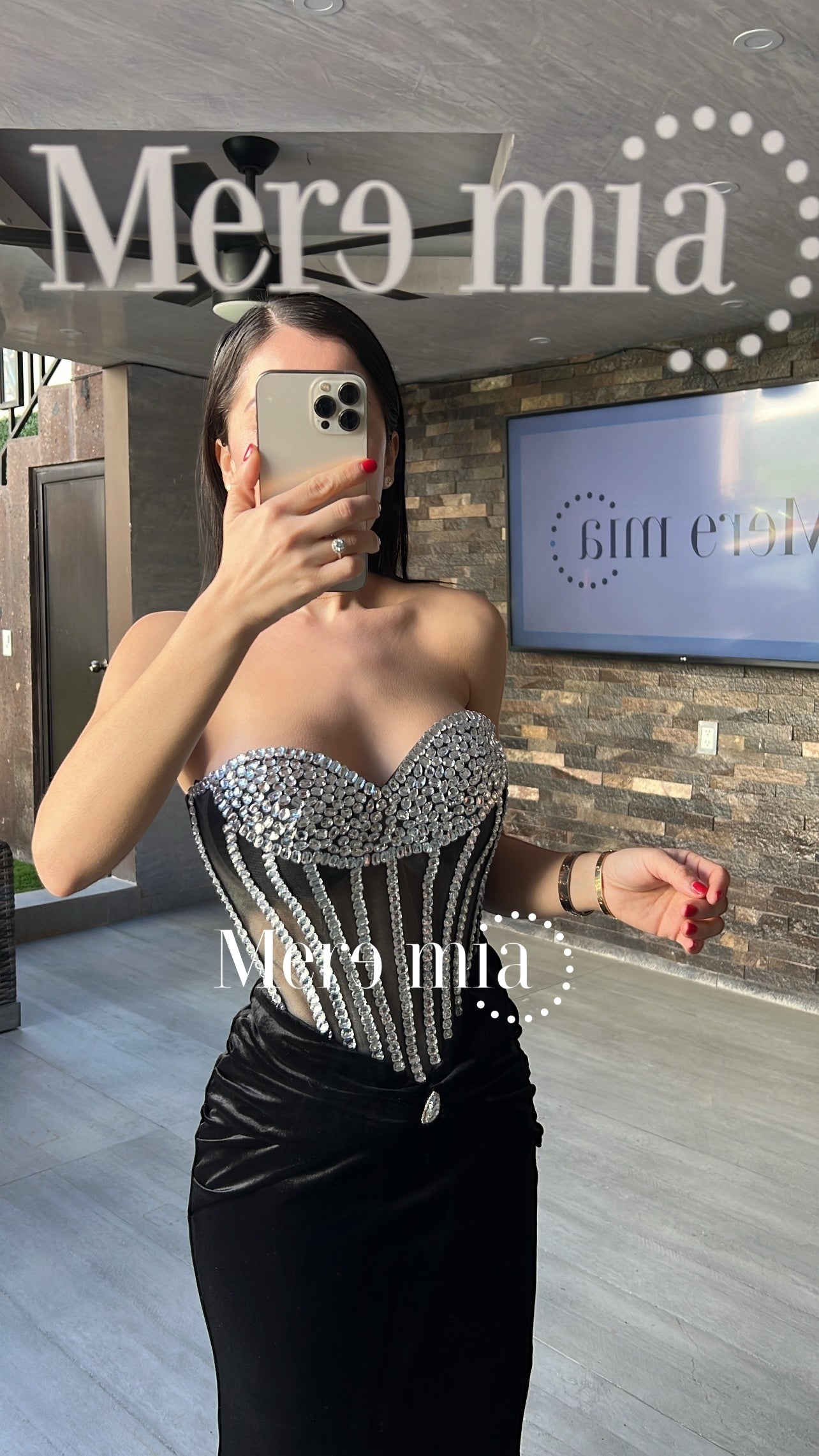 Vestido negro brillos copa