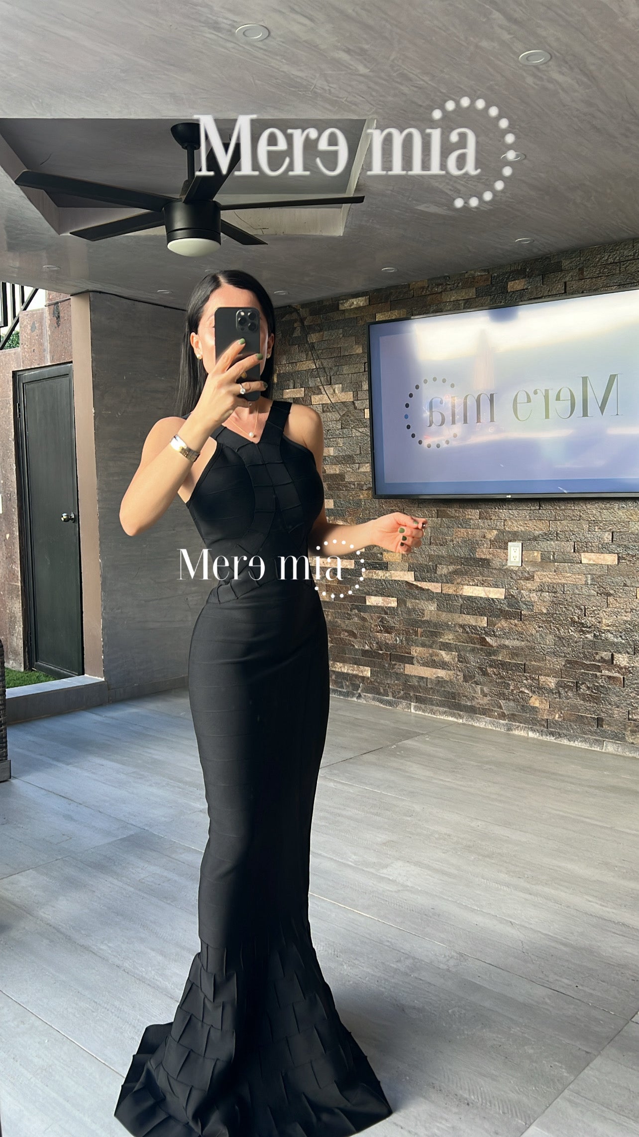 Vestido negro estructurado