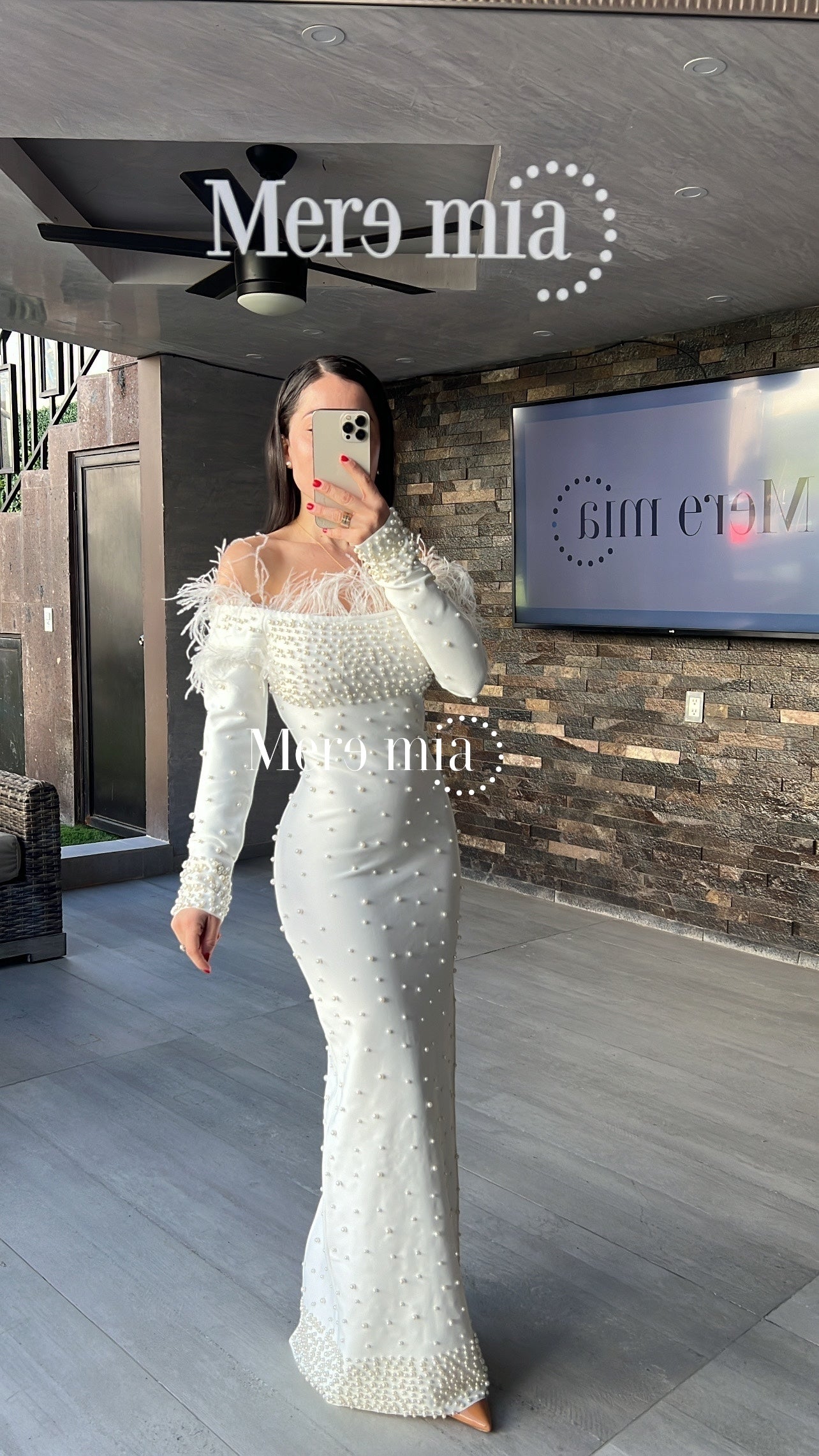 vestido blanco largo plumas