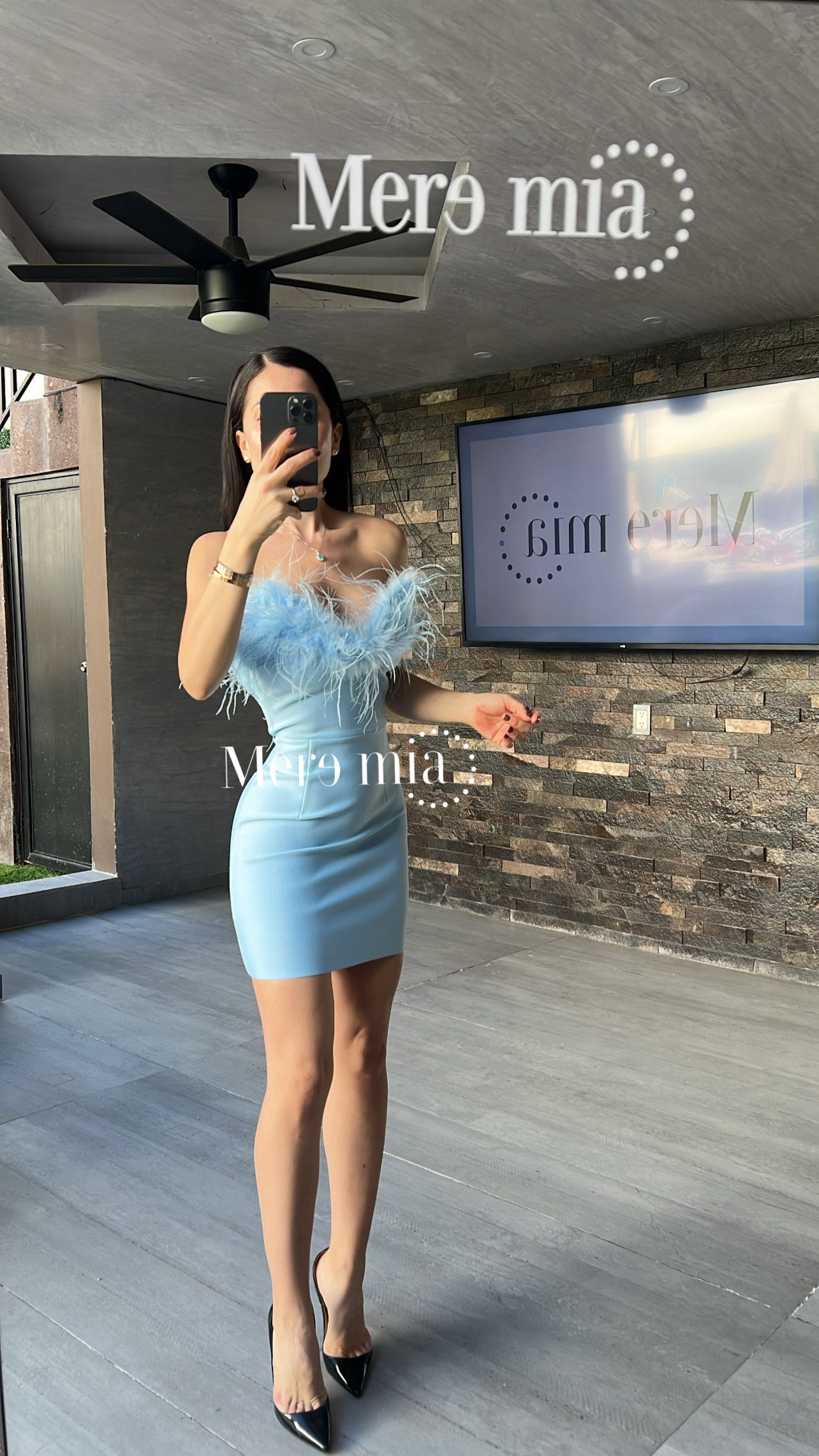 Vestido plumas azul strapp