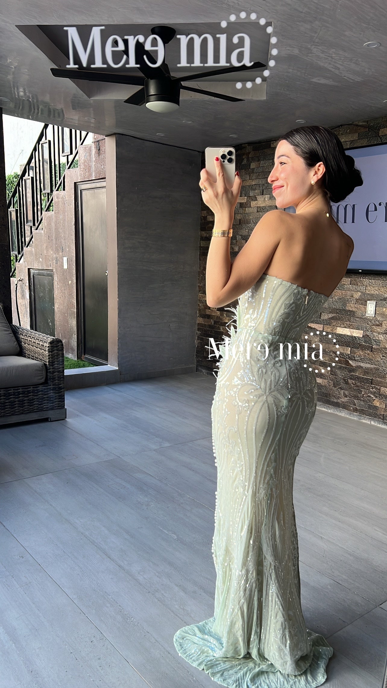 Vestido verde largo plumas